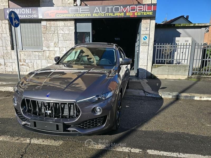 Usata Maserati Levante 275 CV (202 kW) 2017 Grigio SUV
