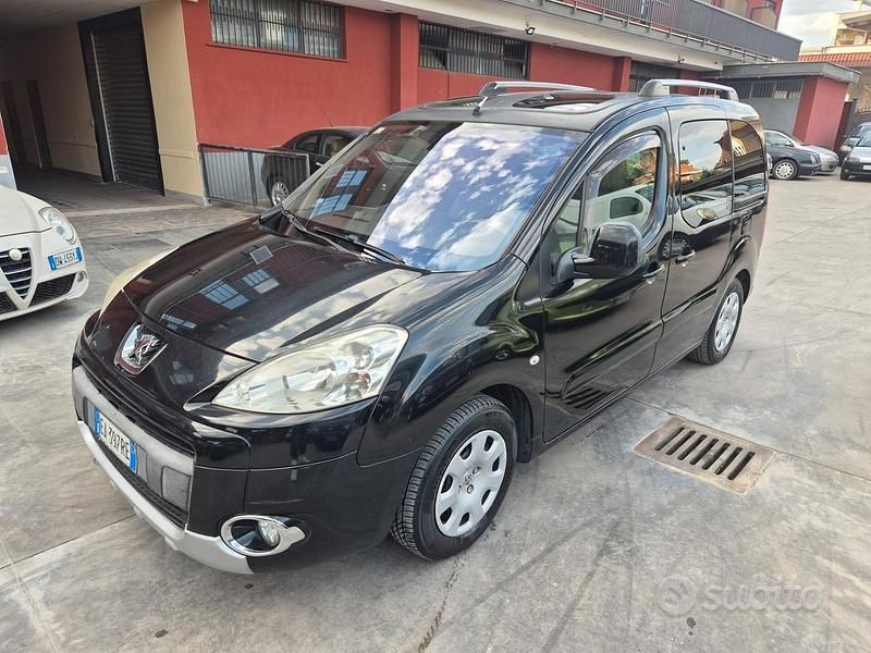 Usata Peugeot Partner Tepee Outdoor 120 CV (88 kW) 2011 Nero Monovolume