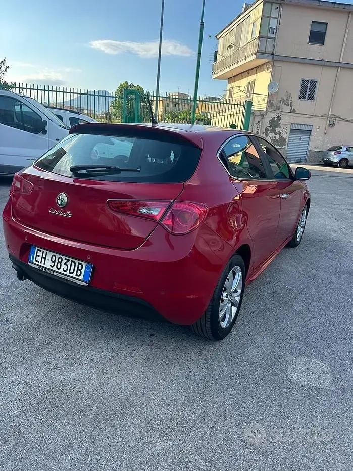 Usata Alfa Romeo Giulietta Exclusive 105 CV (77 kW) 2011 Rosso Utilitaria