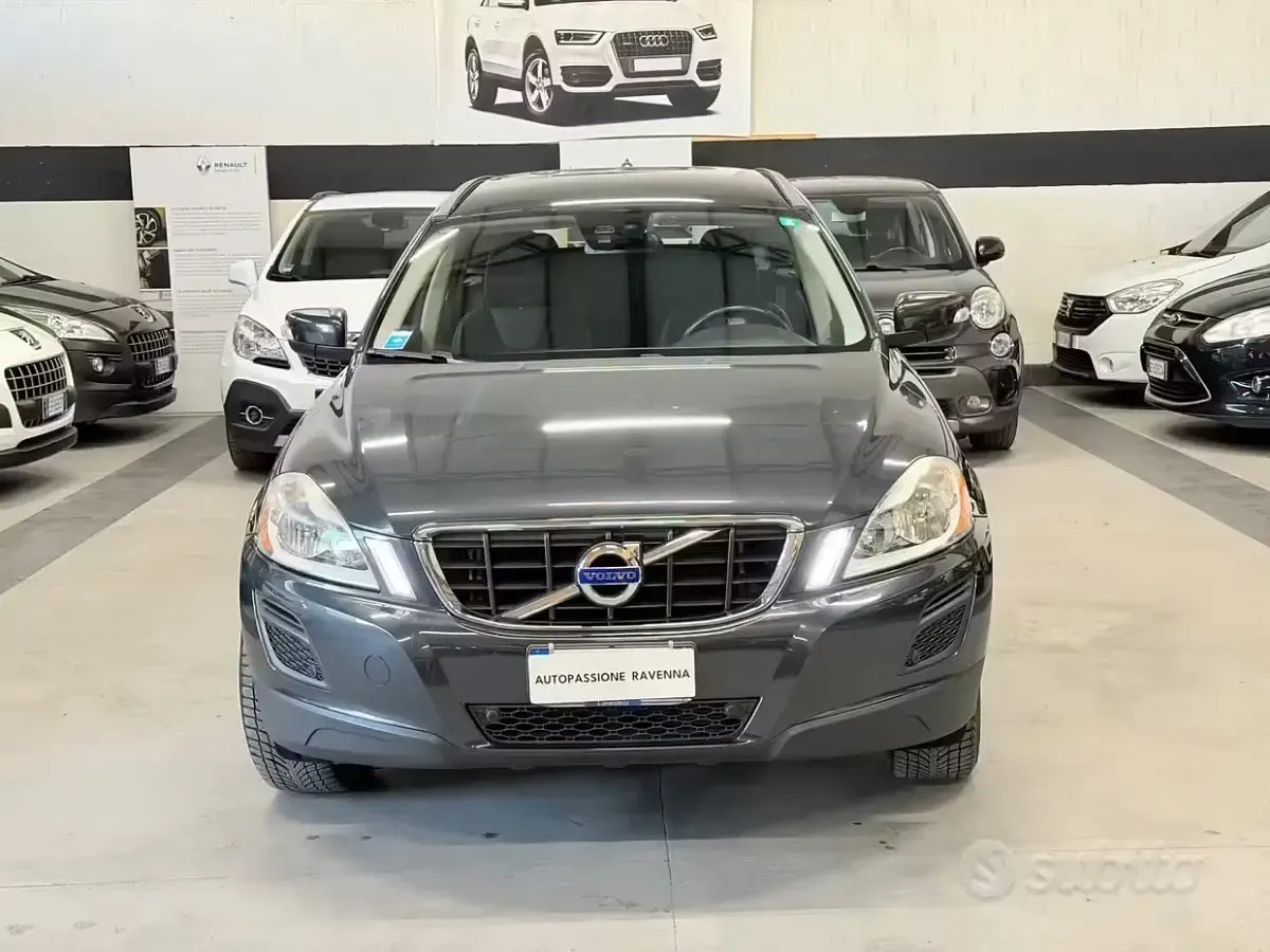 Occasion Volvo XC60 R-Design 163 ch (119 kW) 2012 Gris SUV