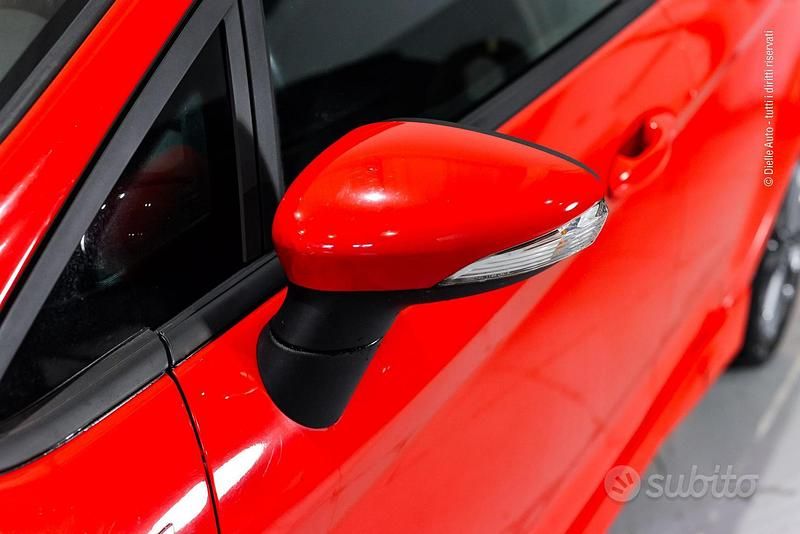 Usata Ford Fiesta ST-Line 101 CV (74 kW) 2017 Rosso (race red) Utilitaria