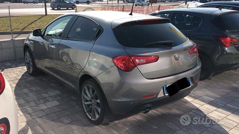 Usata Alfa Romeo Giulietta 120 CV (88 kW) 2018 Grigio Utilitaria