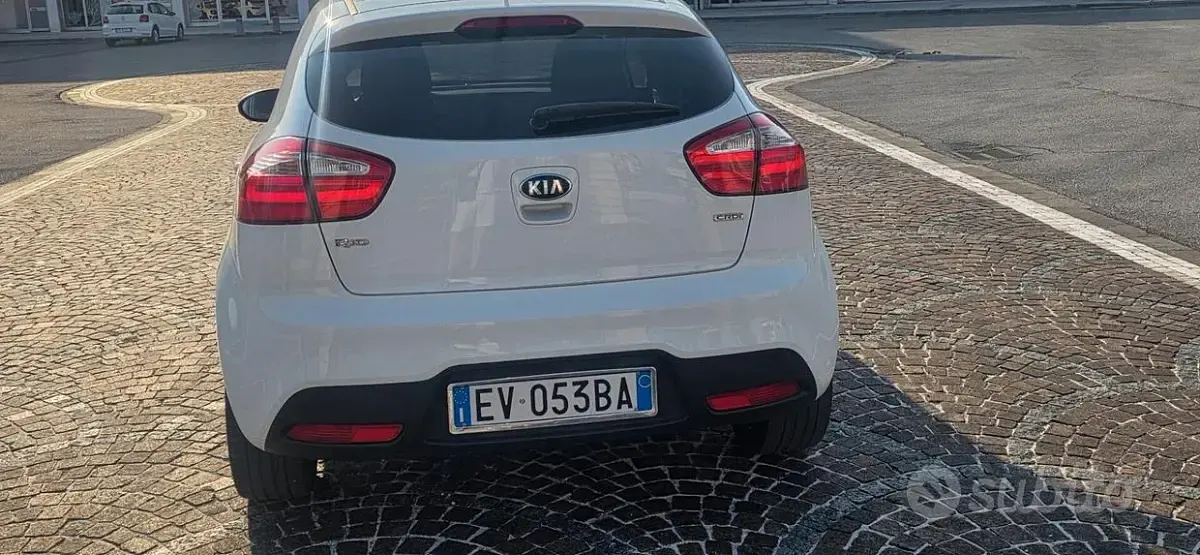 Usata Kia Rio 90 CV (66 kW) 2014 Bianco Coupé