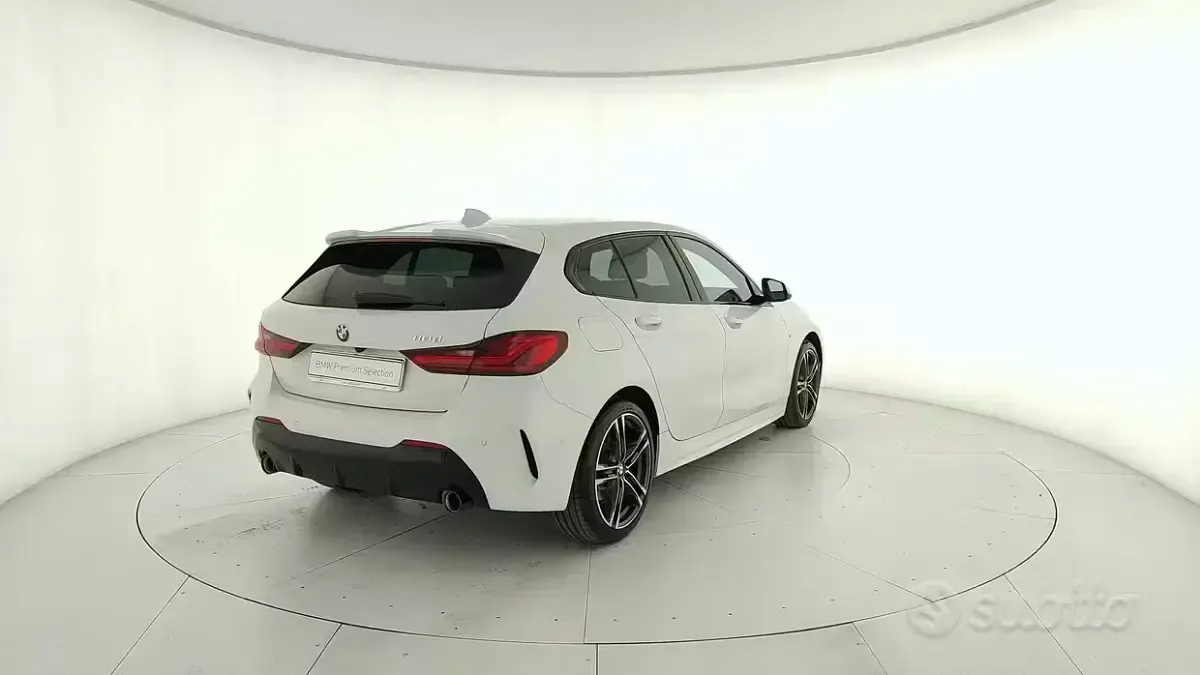 Usado BMW 118 M Sport 150 HP (110 kW) 2024 Branco Citadino