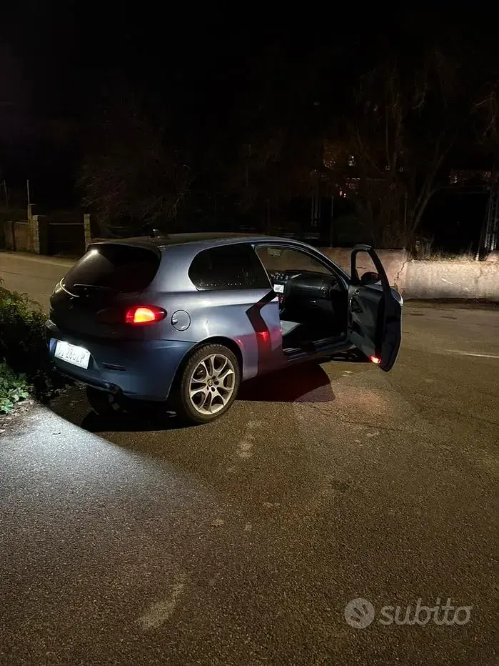 Usata Alfa Romeo 147 120 CV (88 kW) 2007 Blu Utilitaria