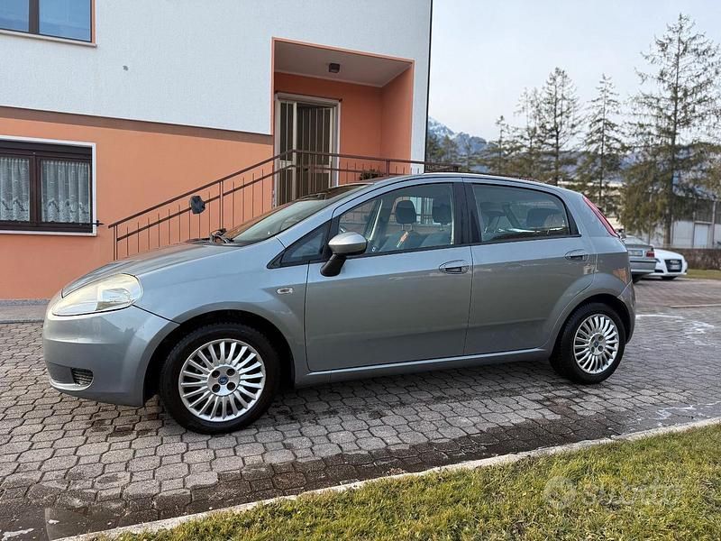 Usata Fiat Grande Punto 75 CV (55 kW) 2007 Grigio Utilitaria