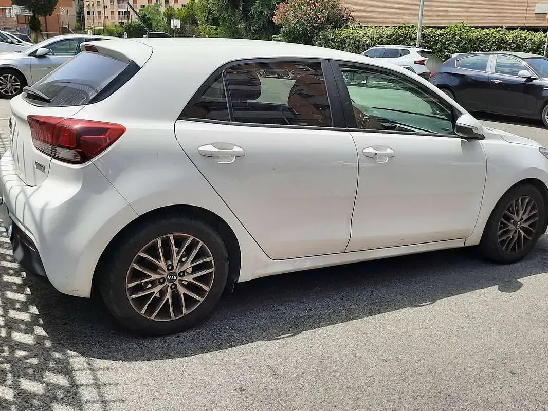 Usata Kia Rio 90 CV (66 kW) 2017 Bianco Berlina