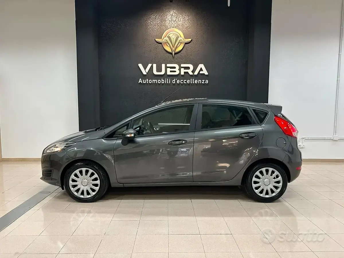 Usata Ford Fiesta Business Edition 75 CV (55 kW) 2016 Grigio Utilitaria