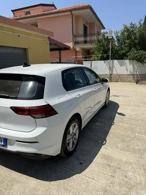 Usata VW Golf VIII Life 116 CV (85 kW) 2021 Bianco Berlina