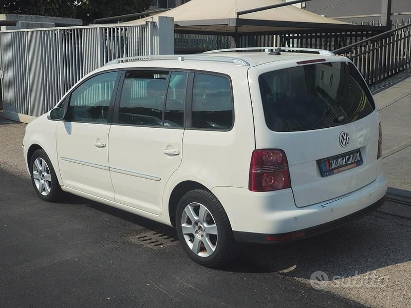 Usata VW Touran 140 CV (102 kW) 2007 Bianco Monovolume