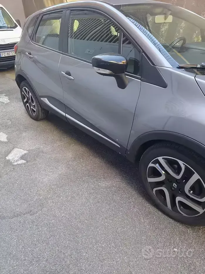 Usata Renault Captur 90 CV (66 kW) 2015 Grigio SUV