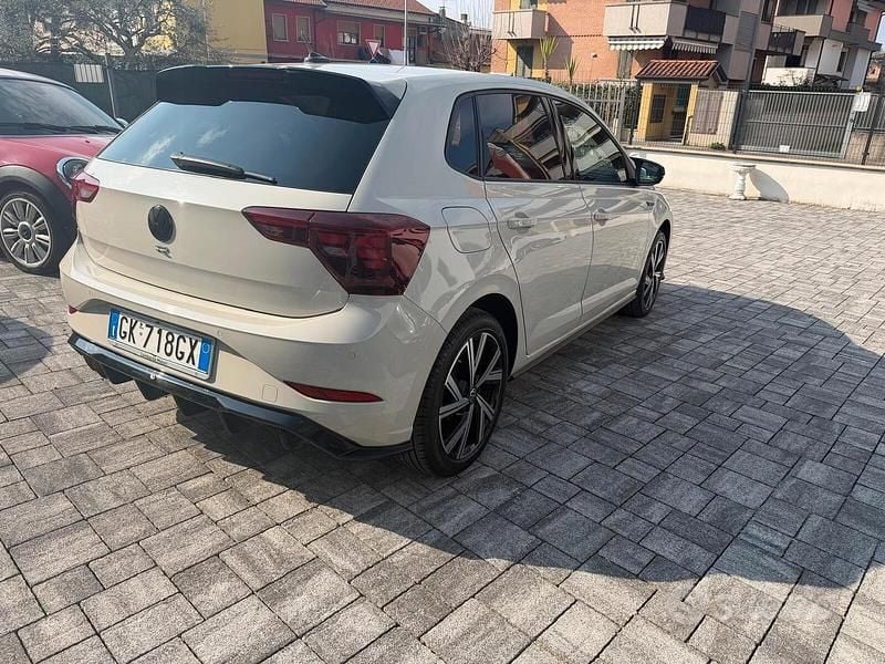 Usata VW Polo R-line 95 CV (69 kW) 2022 Ascot greey Utilitaria