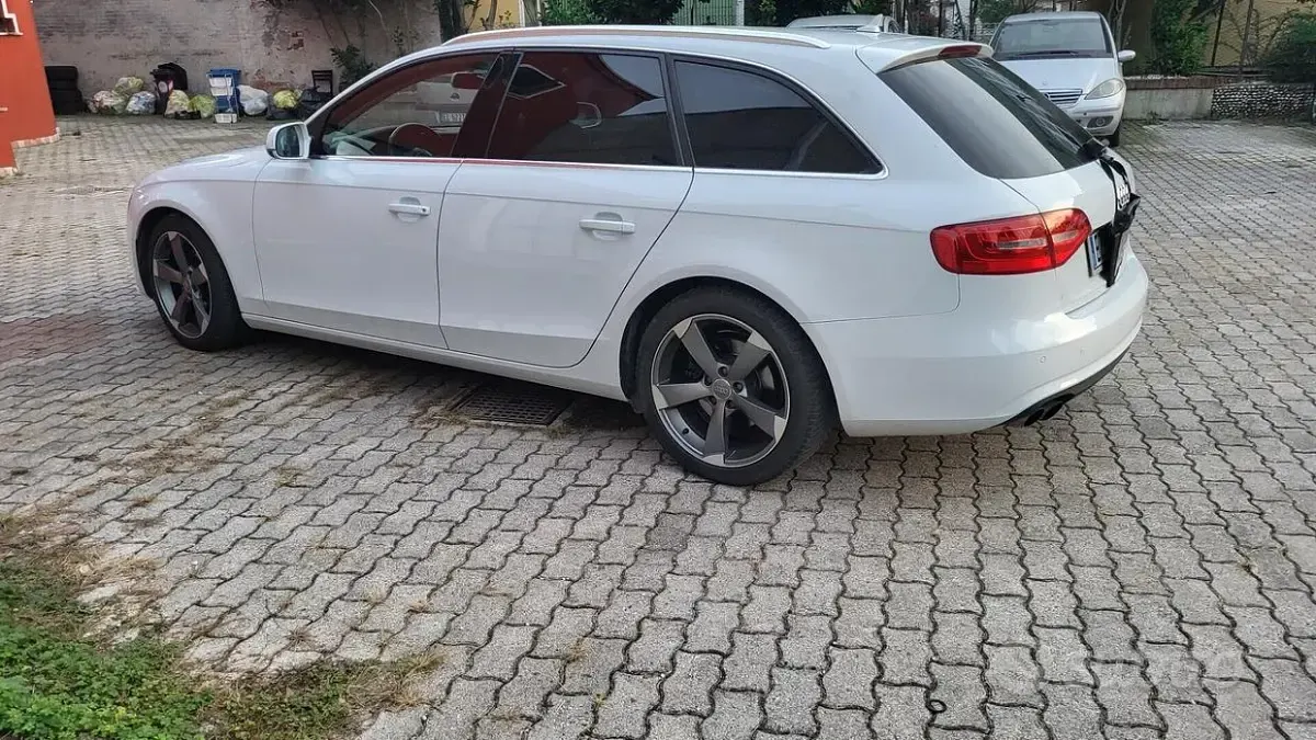 Käytetty Audi A4 136 HP (100 kW) 2015 Valkoinen Sedan