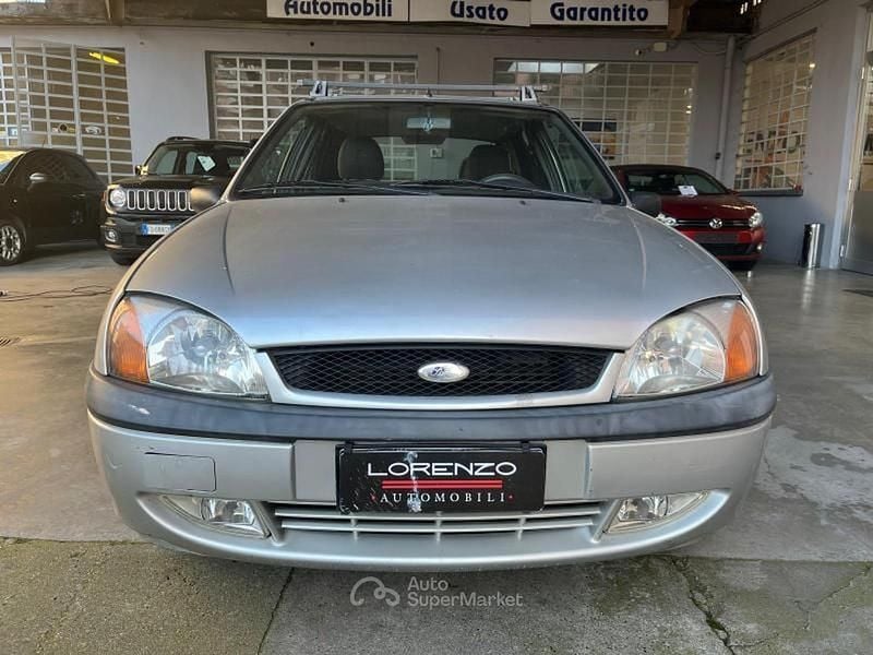 Usata Ford Fiesta Ambiente 75 CV (55 kW) 2001 Grigio Utilitaria