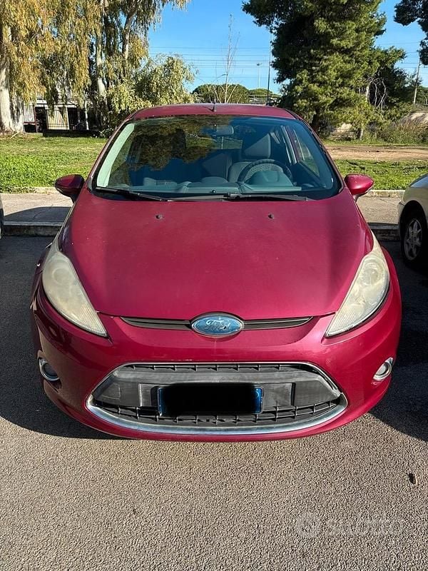 Rosso Usata 2009 Ford Fiesta Due volumi | 2000 € (Super prezzo) - Immagine 1/4