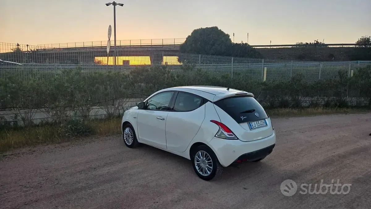 Usata Lancia Ypsilon S 95 CV (69 kW) 2013 Bianco Utilitaria