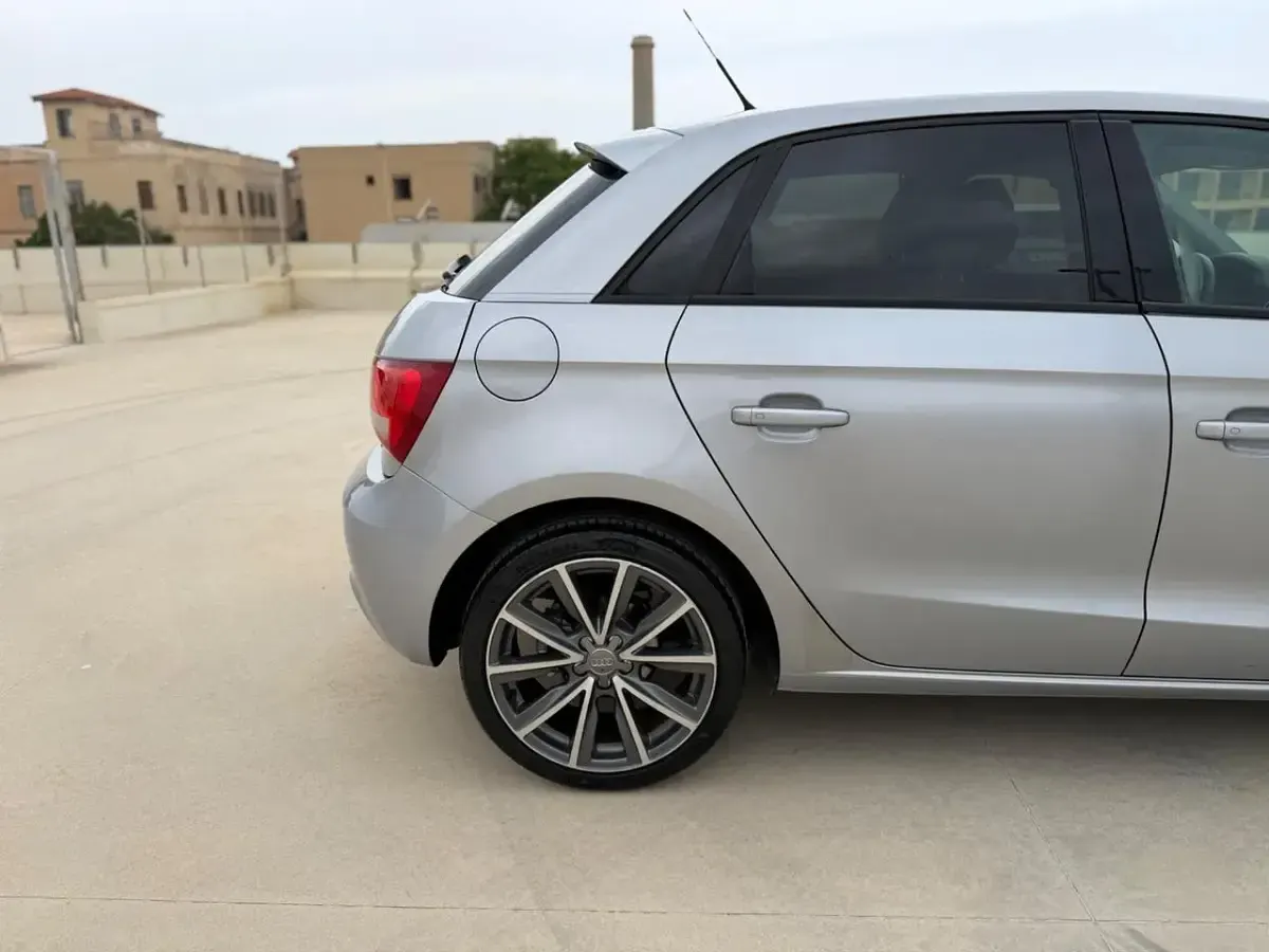 Usata Audi A1 Admired 90 CV (66 kW) 2014 Argento Utilitaria