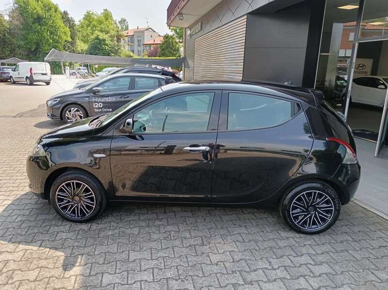 Usata Lancia Ypsilon Gold 69 CV (50 kW) 2023 Nero Utilitaria