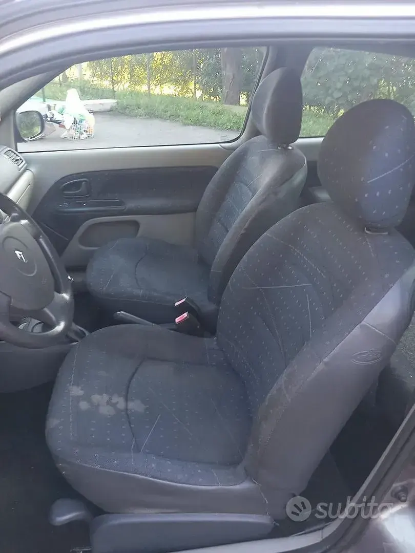 Usata Renault Clio 58 CV (42 kW) 2003 Grigio Utilitaria