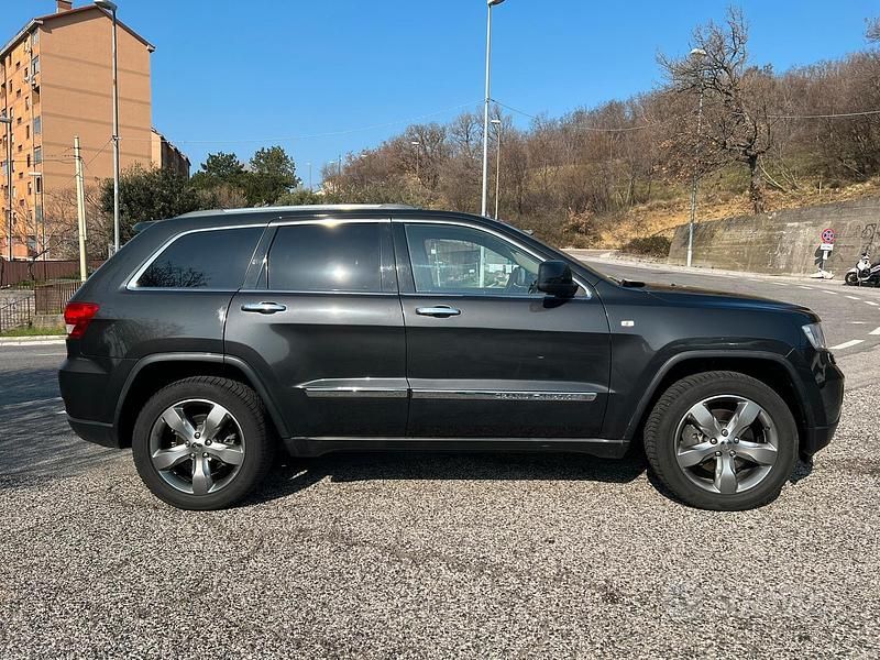 Usata Jeep Grand Cherokee Overland 241 CV (177 kW) 2011 Nero SUV