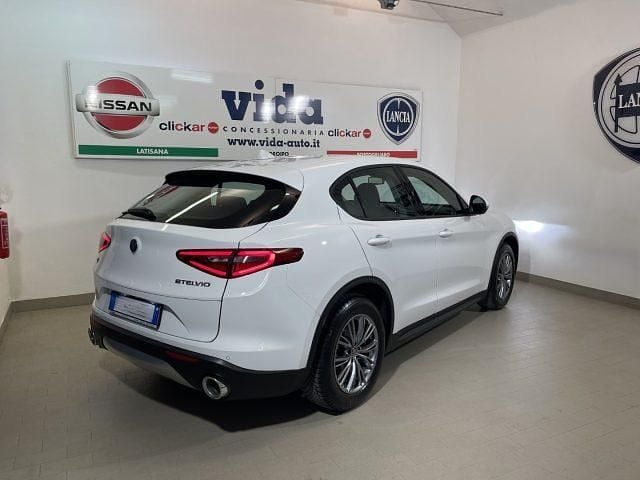 Usata Alfa Romeo Stelvio Business 190 CV (139 kW) 2021 Bianco / pastello SUV