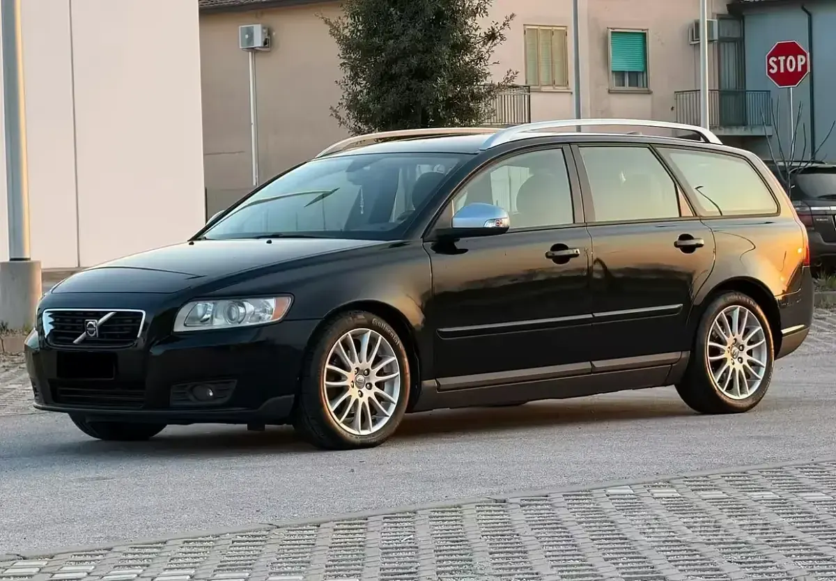 Usata Volvo V50 101 CV (74 kW) 2011 Nero Station wagon