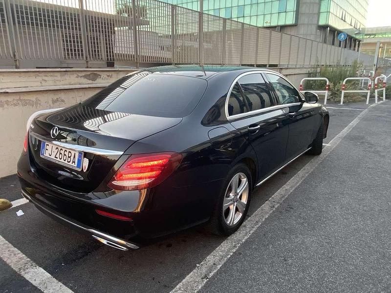 Usata Mercedes E200 Business 150 CV (110 kW) 2017 Nero Berlina