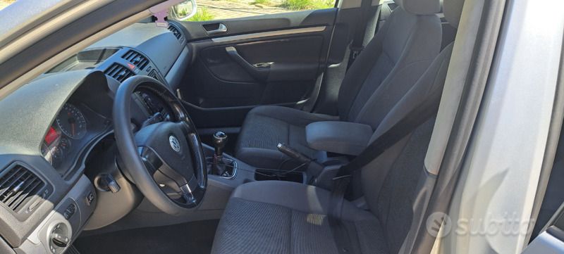 Usata VW Golf V 102 CV (75 kW) 2007 Grigio Utilitaria