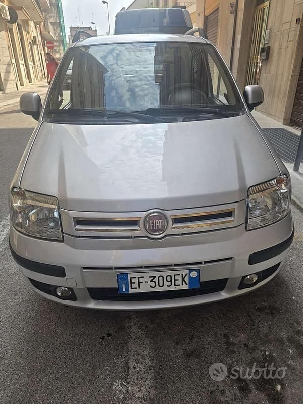 Grigio Usata 2010 Fiat Panda Active Due volumi | 3700 € (Buon prezzo) - Immagine 1/4