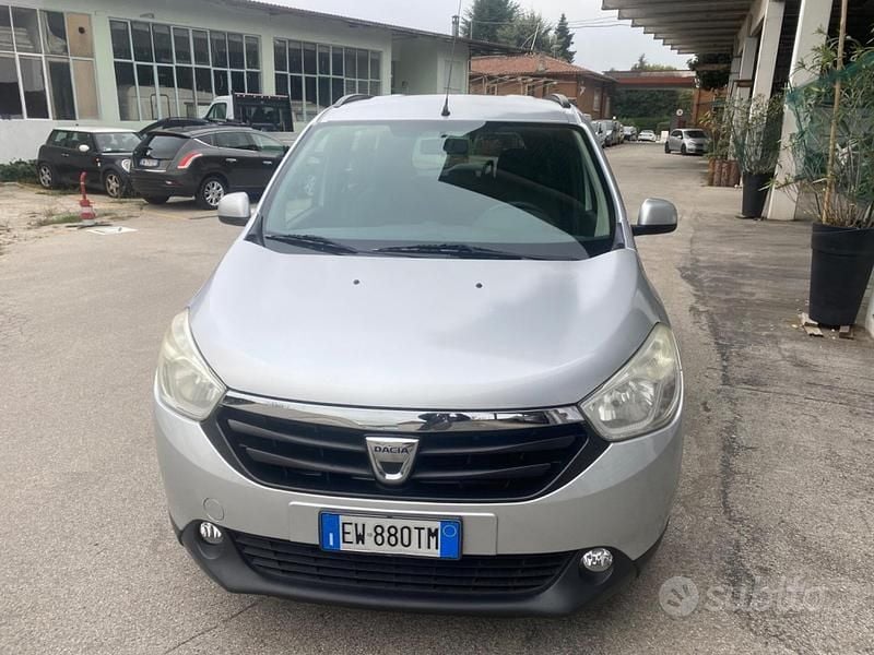 Usata Dacia Lodgy Lauréate 110 CV (80 kW) 2015 Argento Monovolume