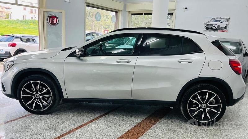 Usata Mercedes GLA200 136 CV (100 kW) 2018 Grigio SUV