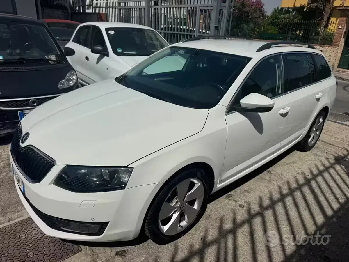 Usata Skoda Octavia Executive 105 CV (77 kW) 2013 Bianco Station wagon