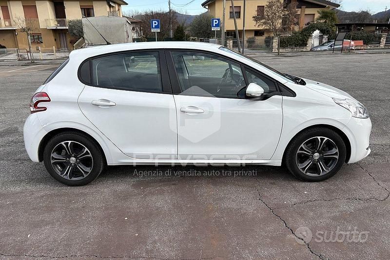 Usata Peugeot 208 Active 81 CV (59 kW) 2014 Bianco Utilitaria