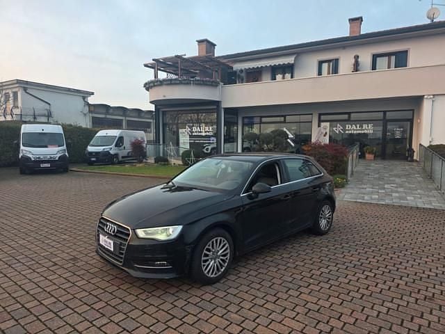 Nero Usata 2015 Audi A3 Ambition Tre volumi | 8900 € (Ottimo prezzo) - Immagine 1/4