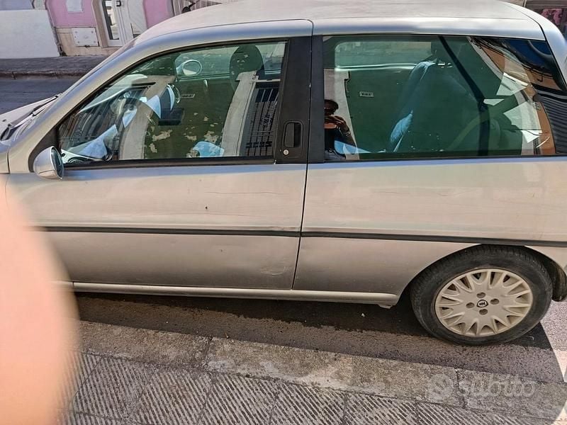 Usata 1999 Lancia Ypsilon Due volumi | 350 € (Buon prezzo) - Immagine 1/1
