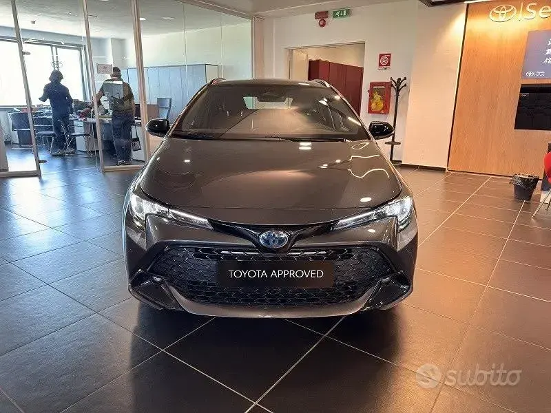 Nuova Toyota Corolla Active 98 CV (72 kW) 2026 Grigio Station wagon