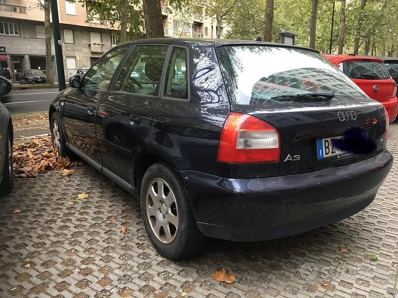Usata Audi A3 Ambiente 102 CV (75 kW) 2002 Blu Utilitaria