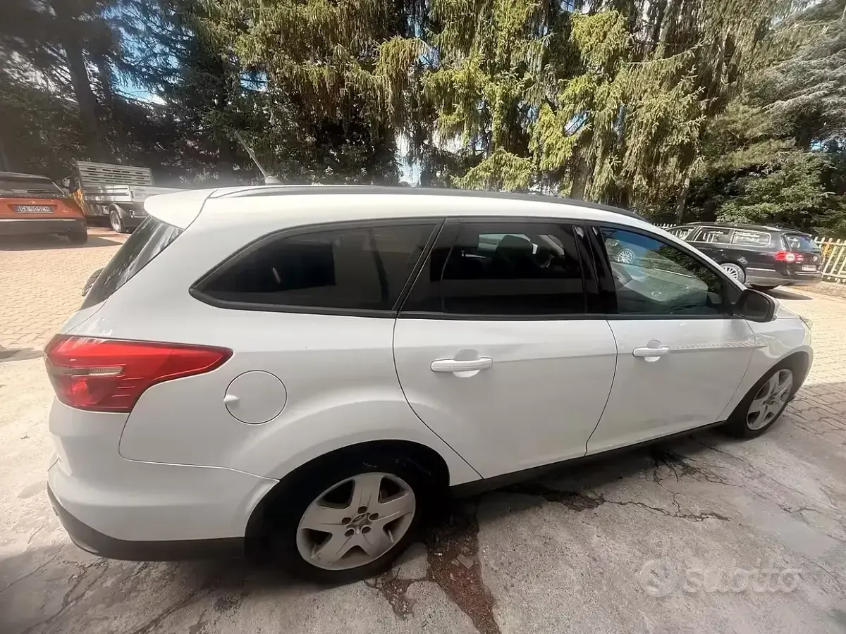 Usata Ford Focus ST-Line 120 CV (88 kW) 2018 Bianco Station wagon