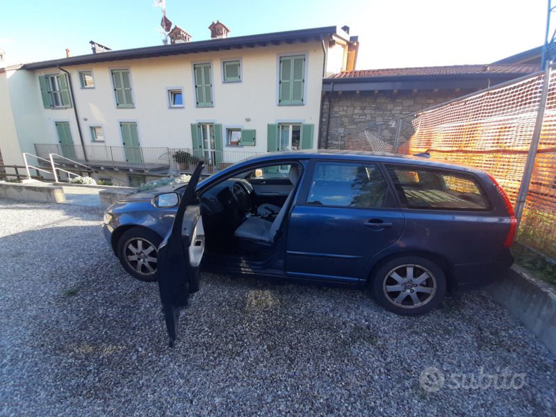 Usata Volvo V50 Momentum 109 CV (80 kW) 2009 Blu Station wagon