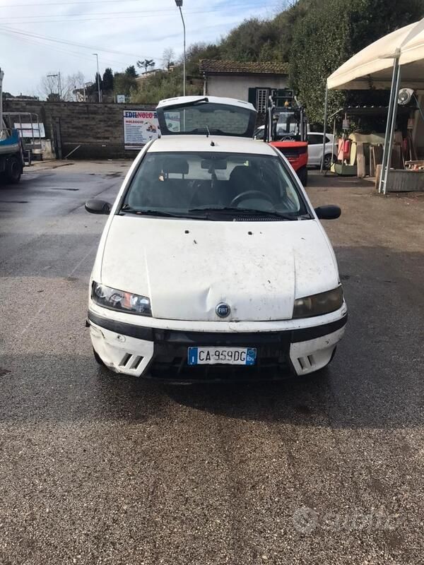 Bianco Usata 2002 Fiat Punto Due volumi | 600 € (Super prezzo) - Immagine 1/4