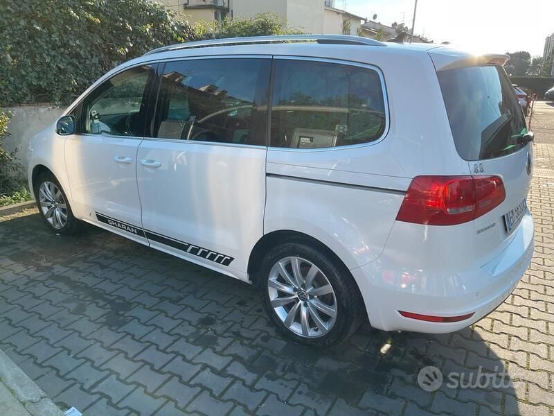 Bianco Usata 2012 VW Sharan Highline Monovolume | 12.500 € (Buon prezzo) - Immagine 1/4