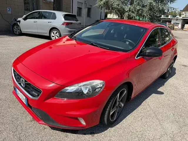 Usata Volvo V40 R-Design Momentum 119 CV (87 kW) 2015 Rosso