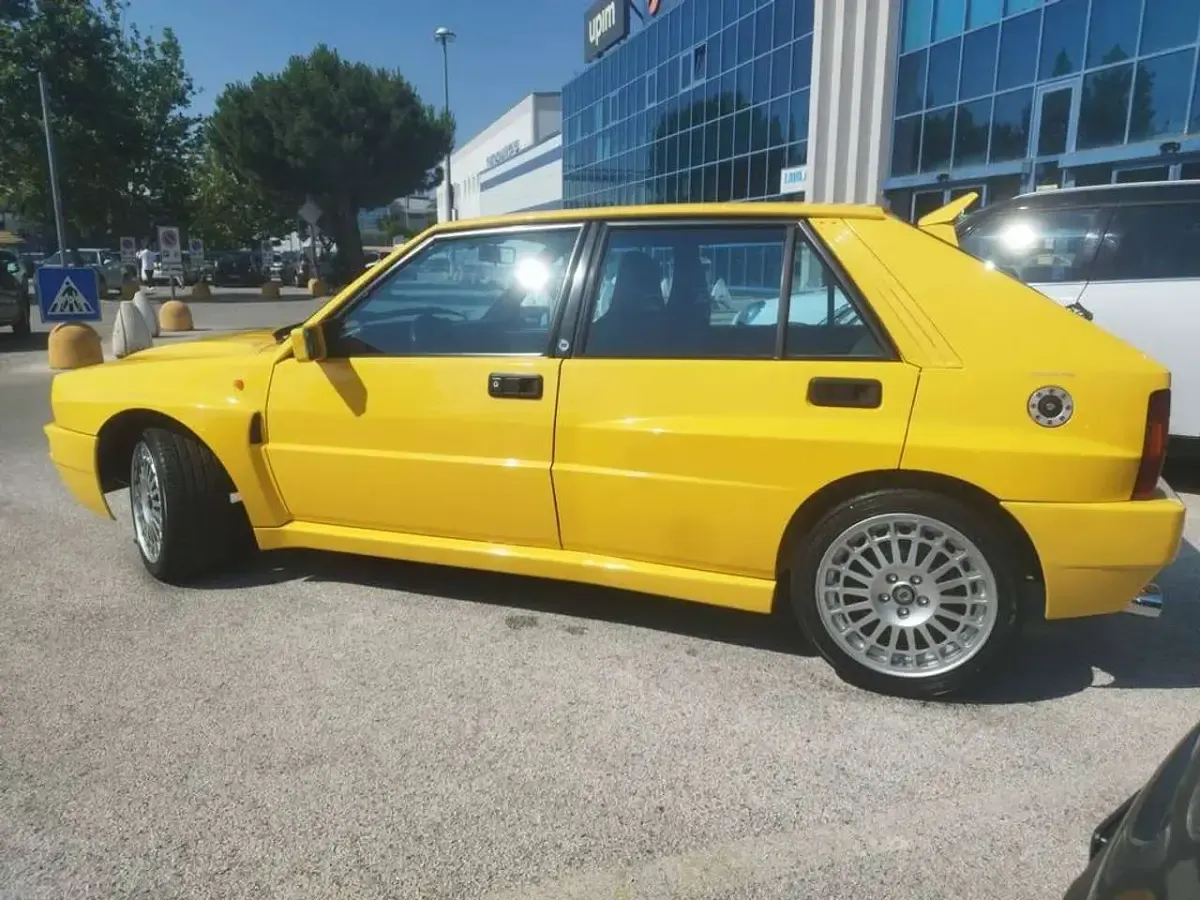 Usata Lancia Delta 211 CV (155 kW) 1994 Giallo Utilitaria