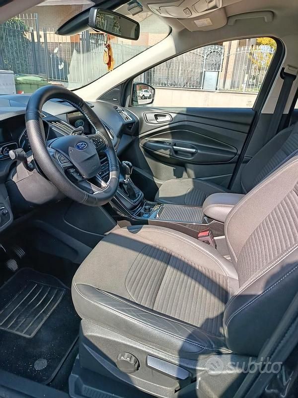 Usata Ford Kuga Titanium 120 CV (88 kW) 2018 Grigio SUV