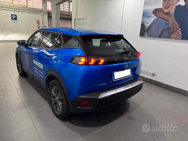 Usata Peugeot 2008 Active 100 kW (136 CV) 2022 Blu SUV