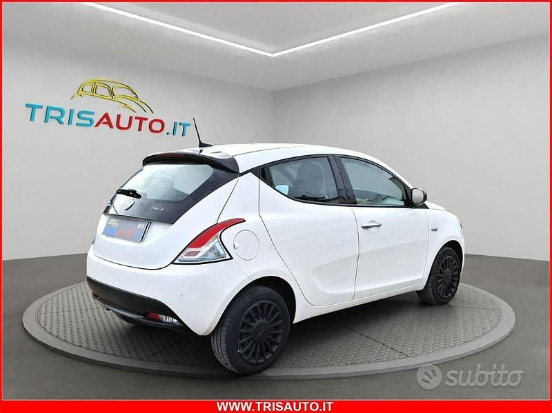 Usata Lancia Ypsilon Silver 71 CV (52 kW) 2023 Bianco Utilitaria