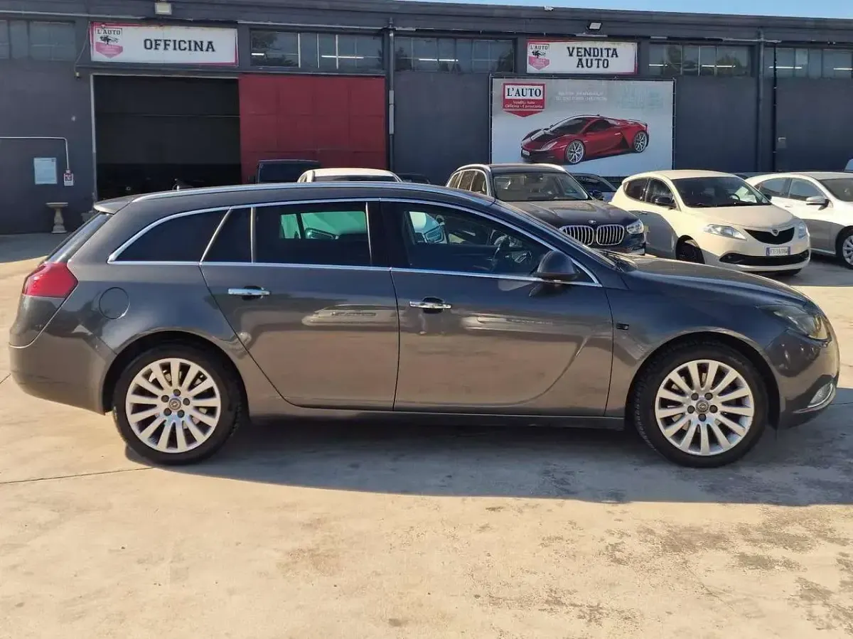 Usata Opel Insignia Cosmo 160 CV (117 kW) 2010 Grigio Station wagon