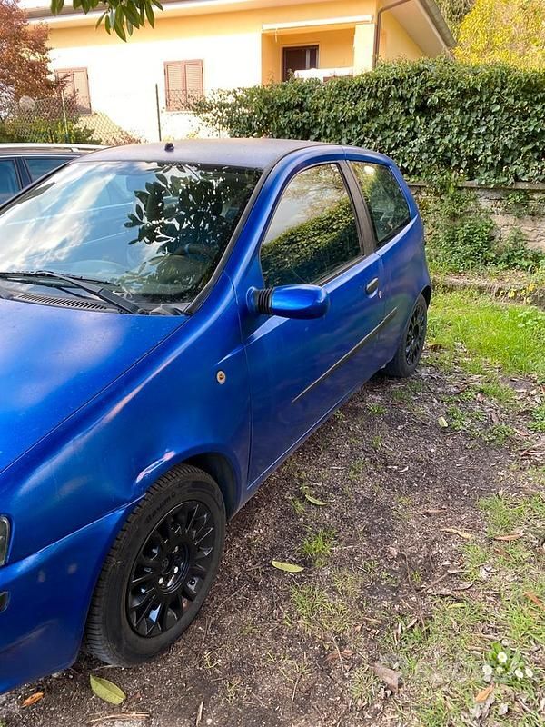 Usata Fiat Punto 80 CV (58 kW) 2000 Blu Utilitaria