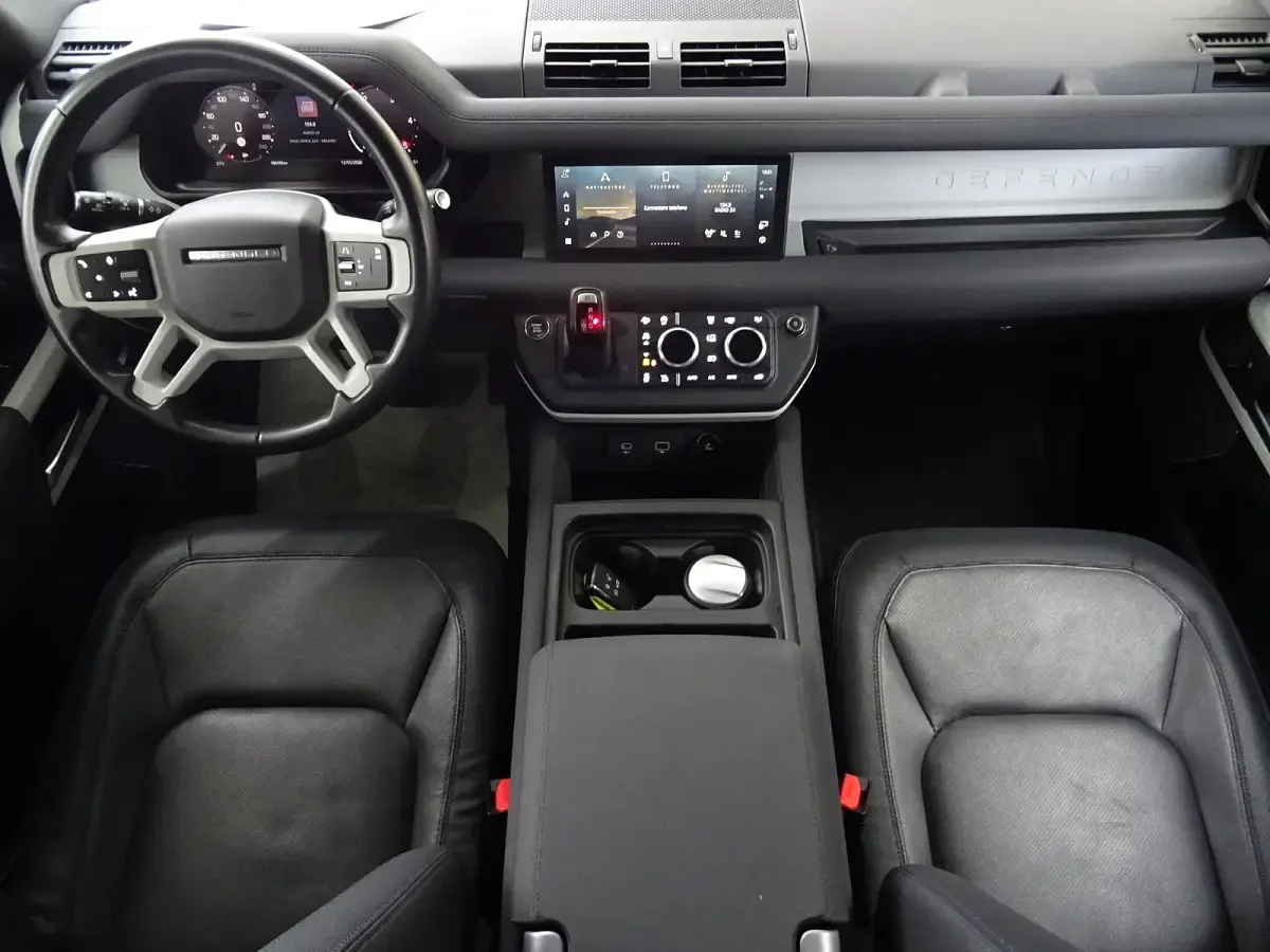 Usado Land Rover Defender SE Dynamic 249 HP (183 kW) 2023 Prateado SUV