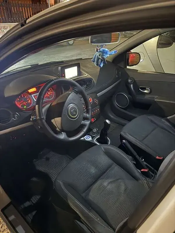 Usata Renault Clio III 75 CV (55 kW) 2011 Bianco Berlina
